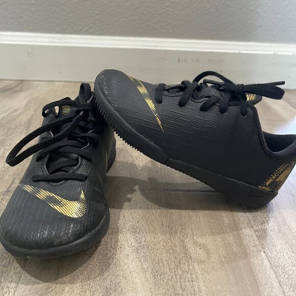 Nike Mercurial Vapor XII Academy IC - Black/Metallic Gold Soccer Shoes Size 10 - Picture 1 of 6